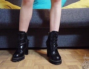 061220_casting_couch_with_fresh_new_girl_thumbelina_dirty_director_fingering_her_tight_shaved_pussy