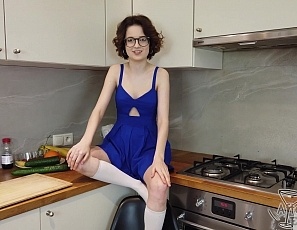 071420_polyna_fresh_new_model_masturbating_with_hot_peppers_and_pov_dirty_director_fingering_making_her_squirt_for_the_first_time